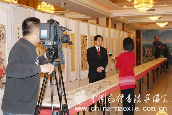 杨国林接受记者采访