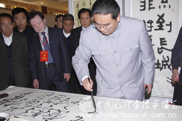 孔维阳书写长卷现场