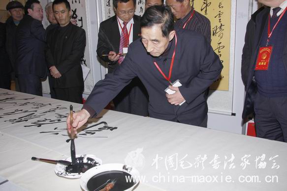 刘三民书写长卷现场