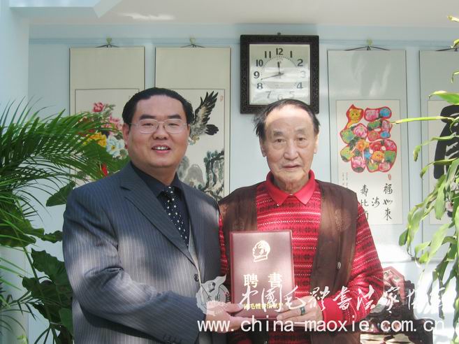 孔维阳秘书长与刘玉堤将军合影