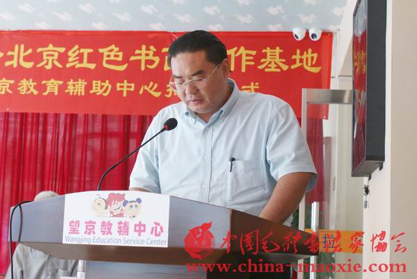 中国毛体书法家协会副会长兼秘书长孔维阳介绍基地筹备情况