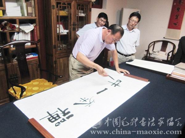 李优良书写现场