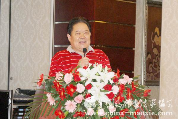 中国毛体书法家协会副会长王炳坤致开幕辞