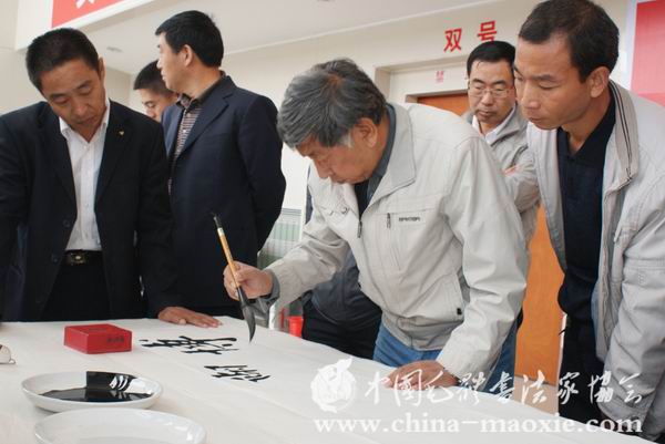 乌兰察布市书法家协会副主席曹彪书写现场