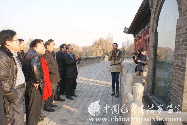 中国毛体书法家协会参观乾隆御碑