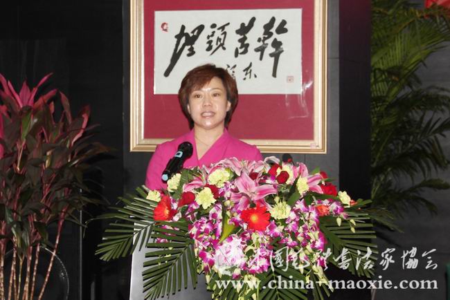 中科廊坊科技谷有限公司常务副总裁徐会霞主持