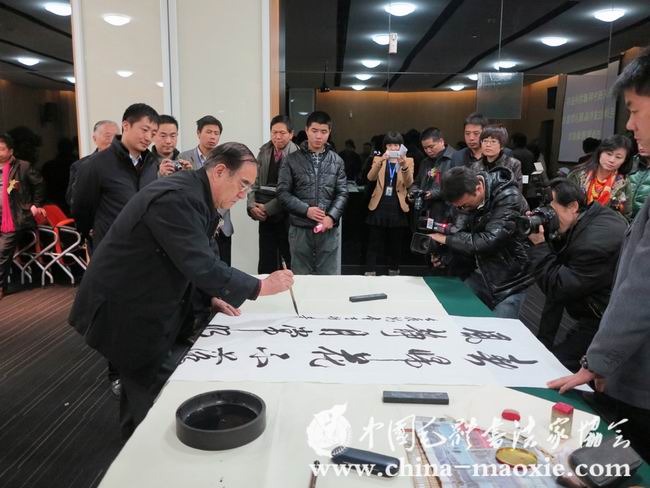 中国毛体书法家协会会长景学勤将军书写现场