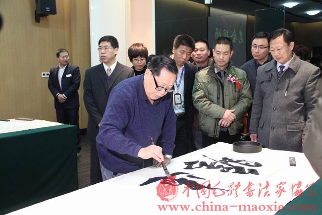 中国毛体书法家协会顾问贾松阳书写现场