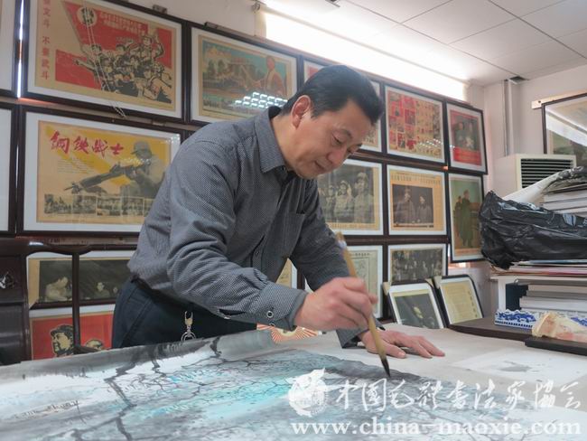 中国毛体书法家协会会员赵恩海书画现场