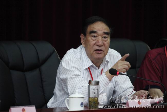 中国毛体书法家协会会长景学勤将军主持会议