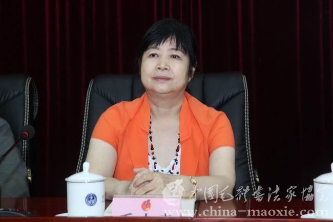 中国毛体书法家协会名誉会长毛小青