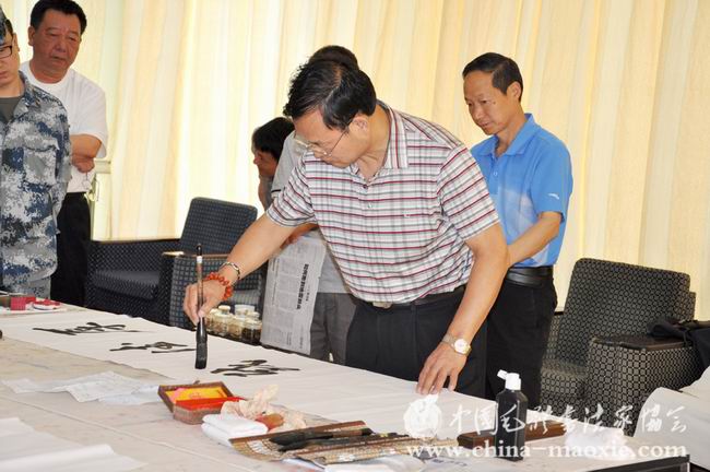 副会长姚二峰书写现场