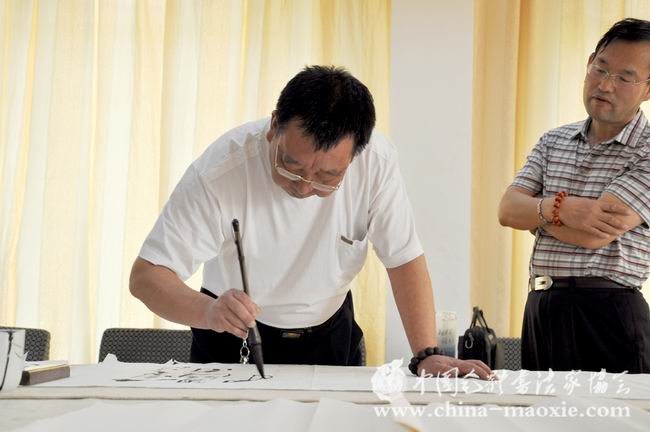 副会长马二增书写现场