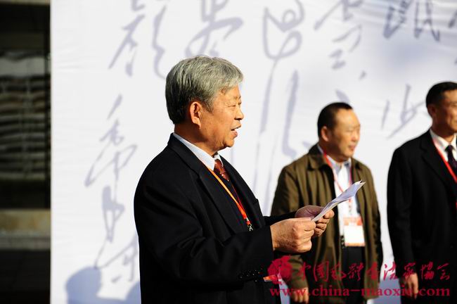 中国毛体书法家协会顾问李敏善主持开幕式