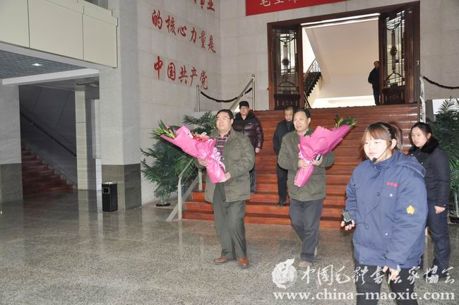 中国毛体书法家协会派代表参观毛主席纪念馆