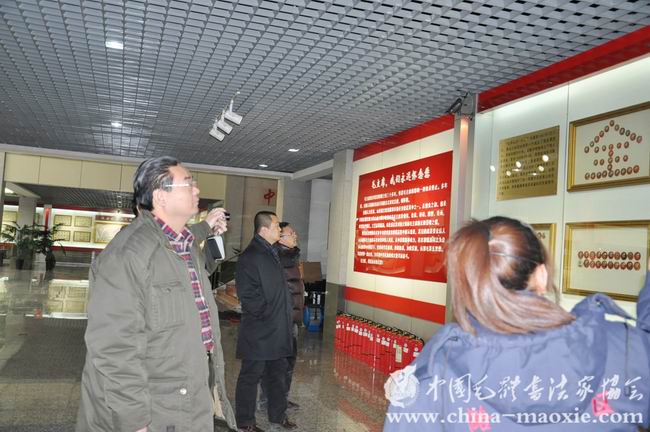 中国毛体书法家协会派代表参观毛主席纪念馆