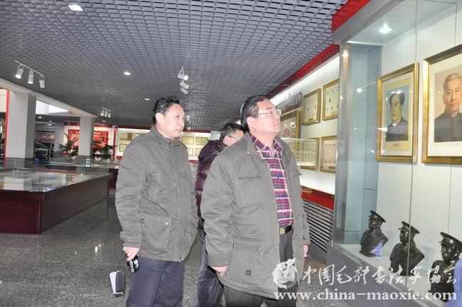 中国毛体书法家协会派代表参观毛主席纪念馆
