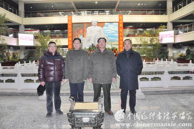 中国毛体书法家协会派代表参观毛主席纪念馆